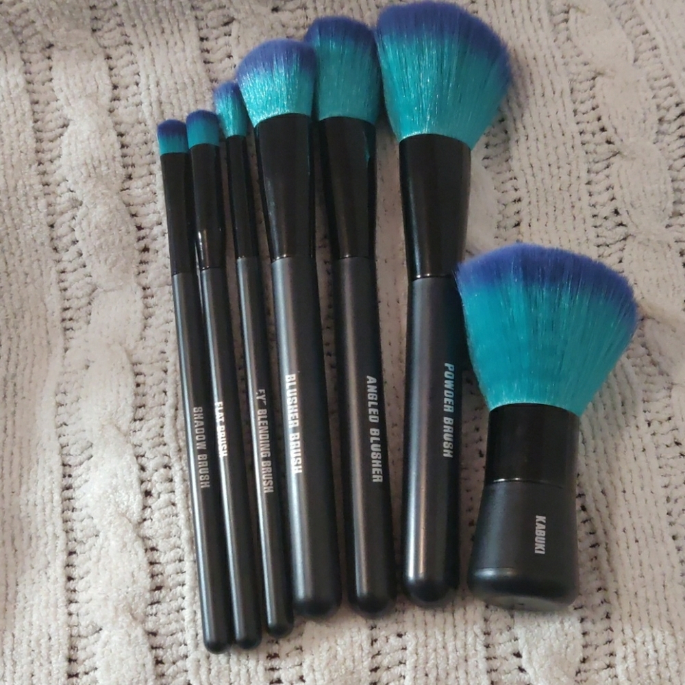 NEW 8 pc professional cosmetic Brush Set